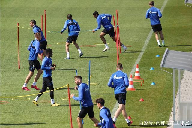 绿军大胜马刺6连胜 杨40+13老鹰克奇才止4连败